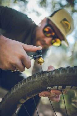 Lezyne Tubeless CO2 Blaster -Fahrradförderung CO2 Blaster 2019 04 15 Lezyne 407 1800x1800