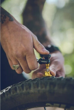 Lezyne Tubeless CO2 Blaster -Fahrradförderung CO2 Blaster 2019 04 15 Lezyne 429 1800x1800